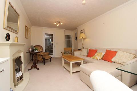 2 bedroom flat for sale, Lonsdale Road, Formby