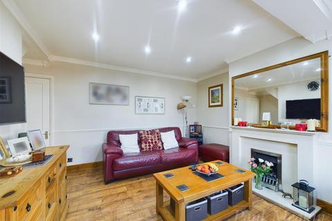 4 Hawthorn Crescent, South Croydon, CR2 8PD