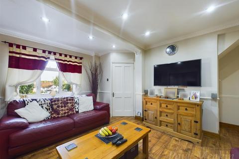 4 Hawthorn Crescent, South Croydon, CR2 8PD