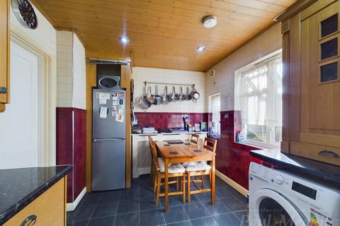 4 Hawthorn Crescent, South Croydon, CR2 8PD