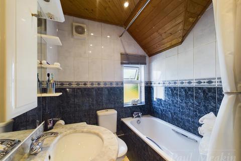 4 Hawthorn Crescent, South Croydon, CR2 8PD