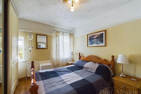 4 Hawthorn Crescent, South Croydon, CR2 8PD