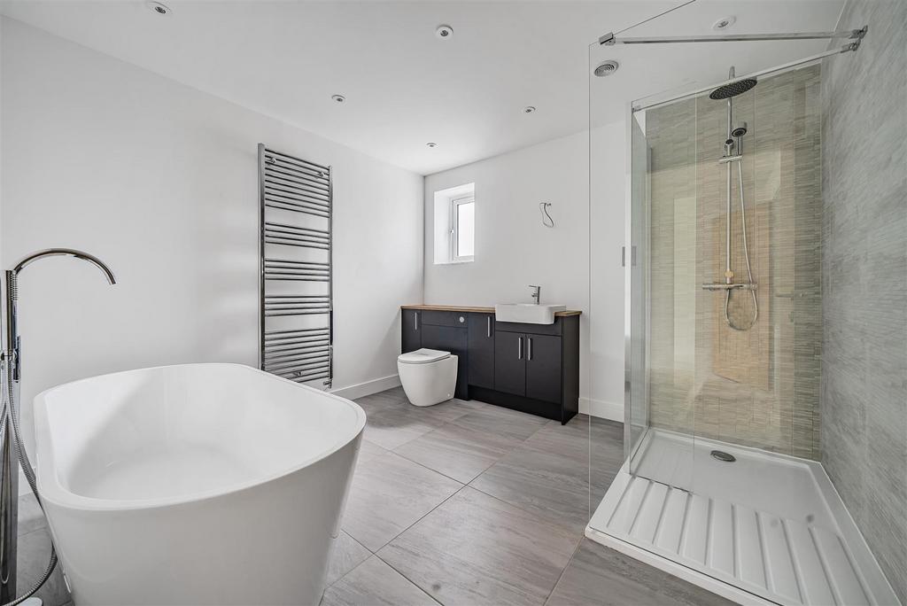 En Suite to master.jpg