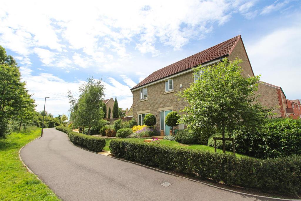 Blackberry Way, Keynsham, Bristol 4 bed house for sale £485,000