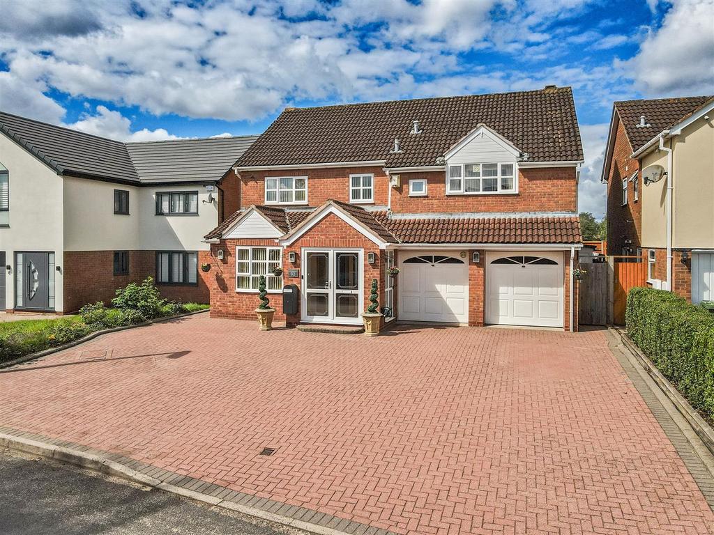 2023.08.15 - 32 Barnfield Drive-1 lo.jpg