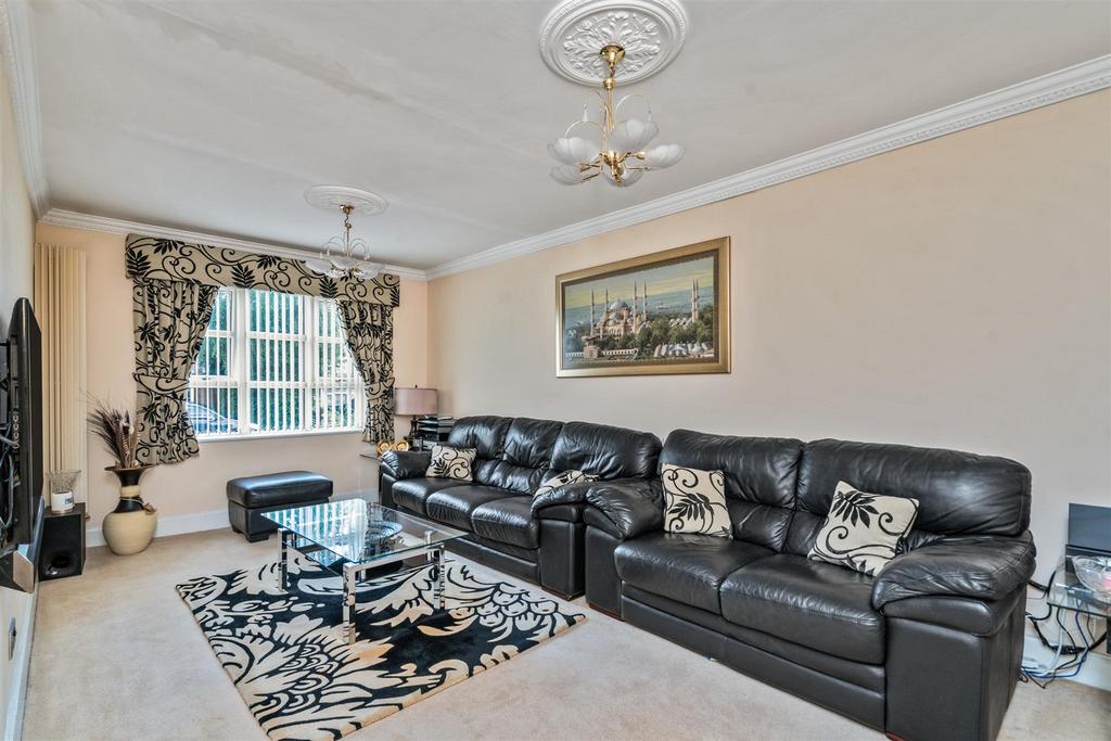 2023.08.15 - 32 Barnfield Drive-6 lo.jpg