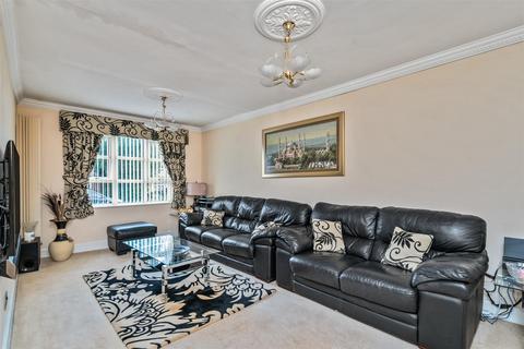 32 Barnfield Drive, Solihull, B92 0QB