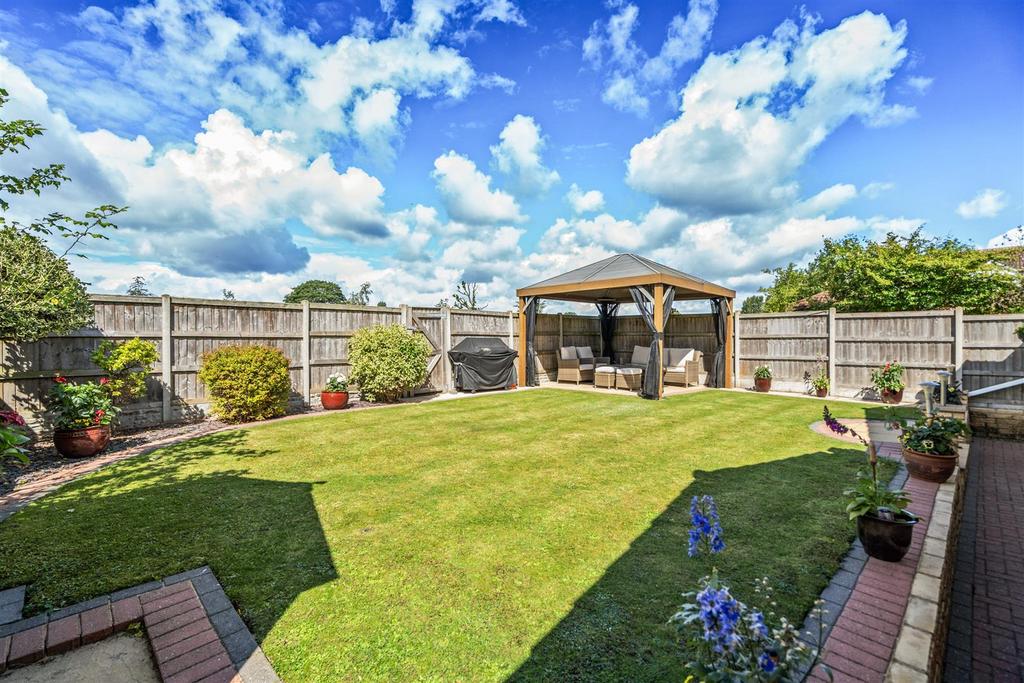 2023.08.15 - 32 Barnfield Drive-31 lo.jpg