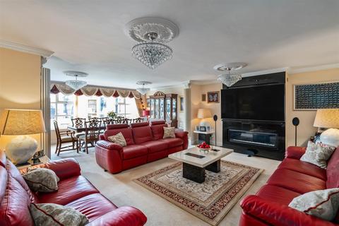 32 Barnfield Drive, Solihull, B92 0QB