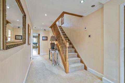 32 Barnfield Drive, Solihull, B92 0QB