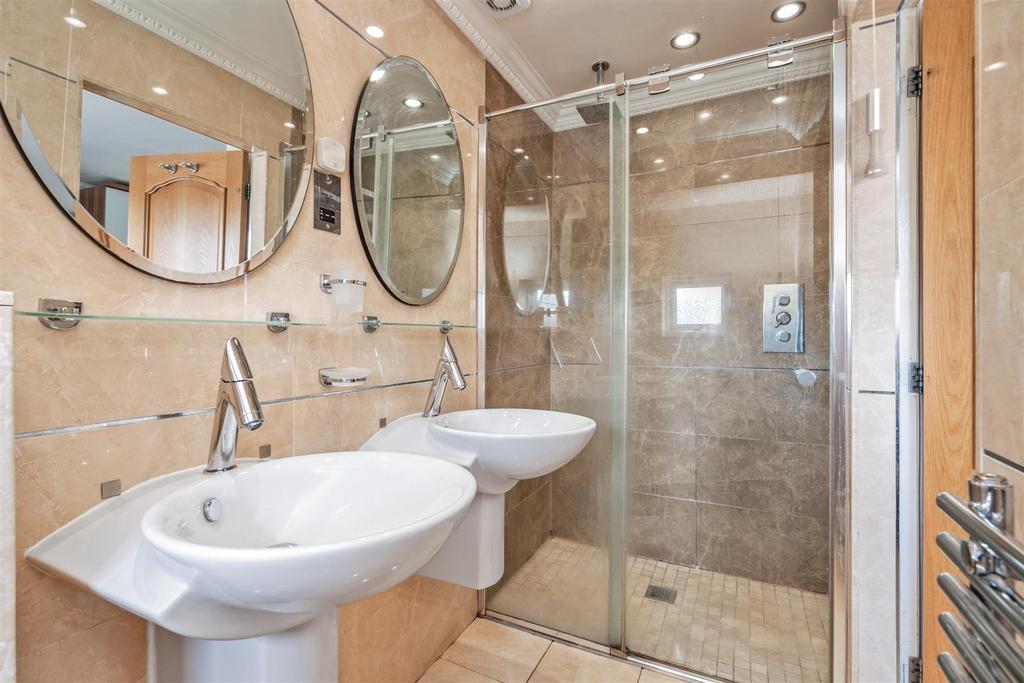 2023.08.15 - 32 Barnfield Drive-23 lo.jpg