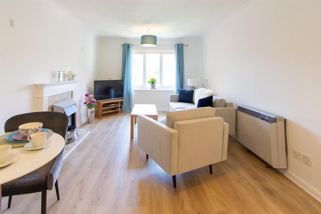 Church Road, Haywards Heath 2 bed retirement property £1,500 pcm (£