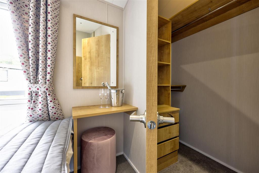 Walk-in Wardrobe
