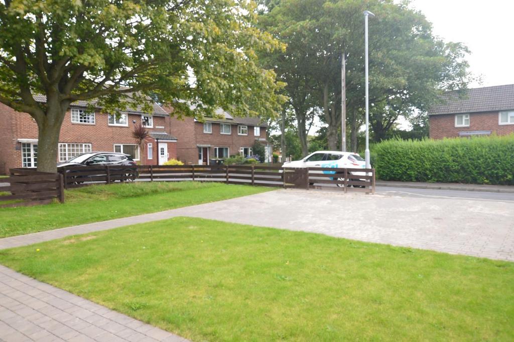 Bek Road, Newton Hall, Durham 2 bed property £750 pcm (£173 pw)