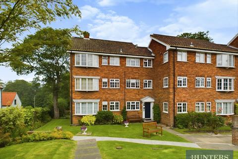 2 bedroom flat for sale - St. Oswalds Court, Filey