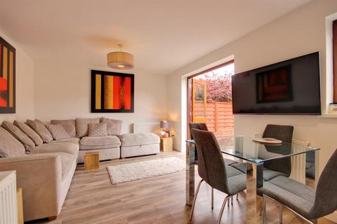 4 bedroom end of terrace house for sale - Waltham Lane, Beverley
