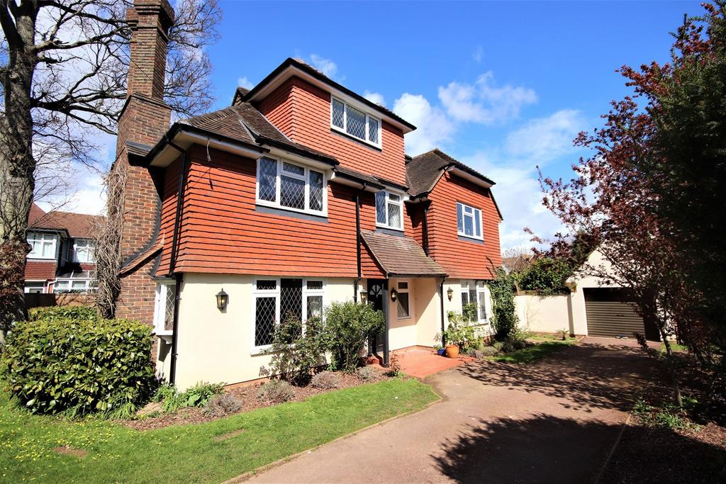 Westcourt Drive, BexhillonSea, TN39 4 bed detached house £2,000 pcm