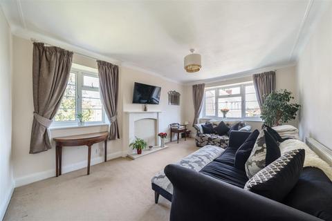 12, Warwick Court Hook Road, Surbiton, KT6 5BW