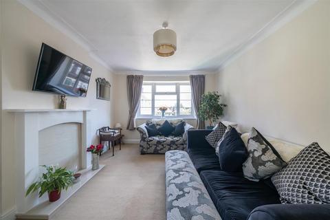 12, Warwick Court Hook Road, Surbiton, KT6 5BW