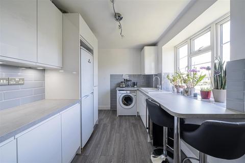 12, Warwick Court Hook Road, Surbiton, KT6 5BW