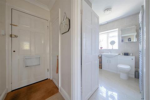 12, Warwick Court Hook Road, Surbiton, KT6 5BW