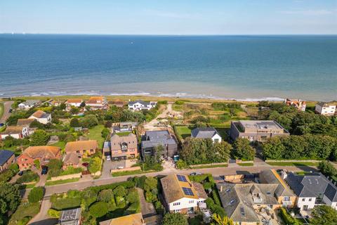 4 bedroom detached house for sale - North Foreland Avenue, Broadstairs