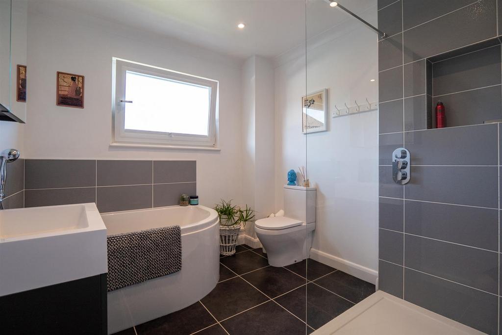 Family Bathroom.jpg