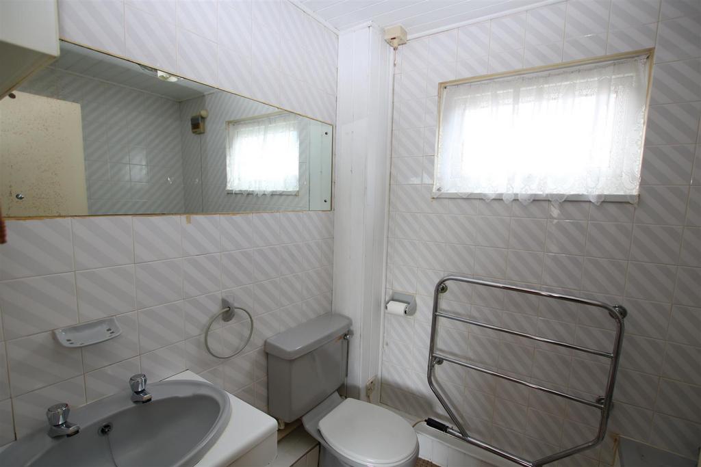 Bathroom.JPG