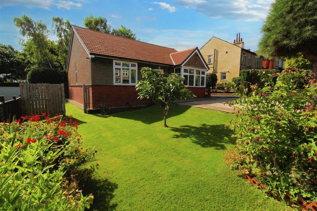 Longley Road, Huddersfield, HD5 8JN 3 bed detached bungalow for sale