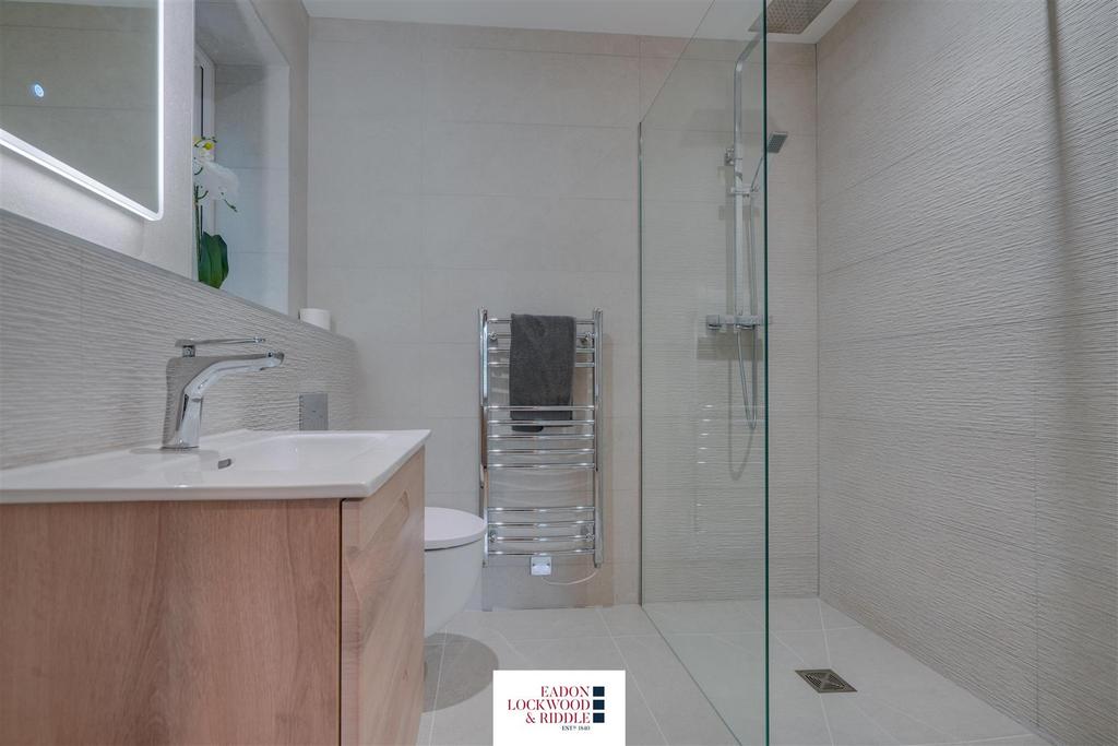 Bedroom 6 Ensuite.