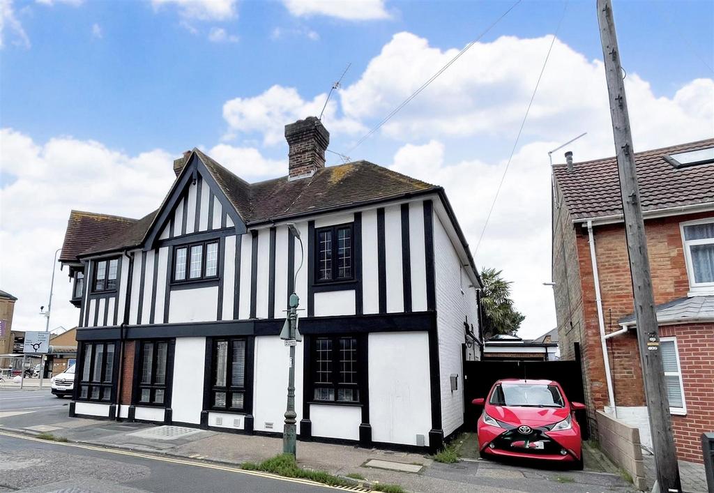 Haviland Road, Bournemouth 3 bed end of terrace house for