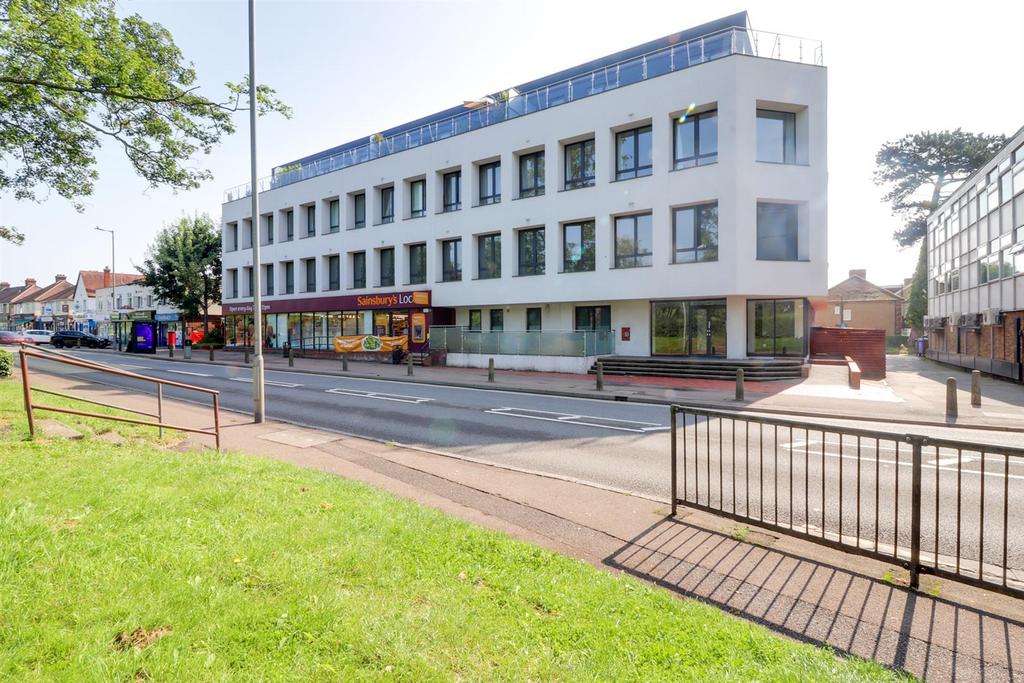 Deacons House, High Road, Broxbourne... 2 bed apartment £1,695 pcm (£