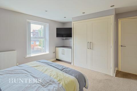 46 Warrington Street, Lees, Oldham, OL4 5AR