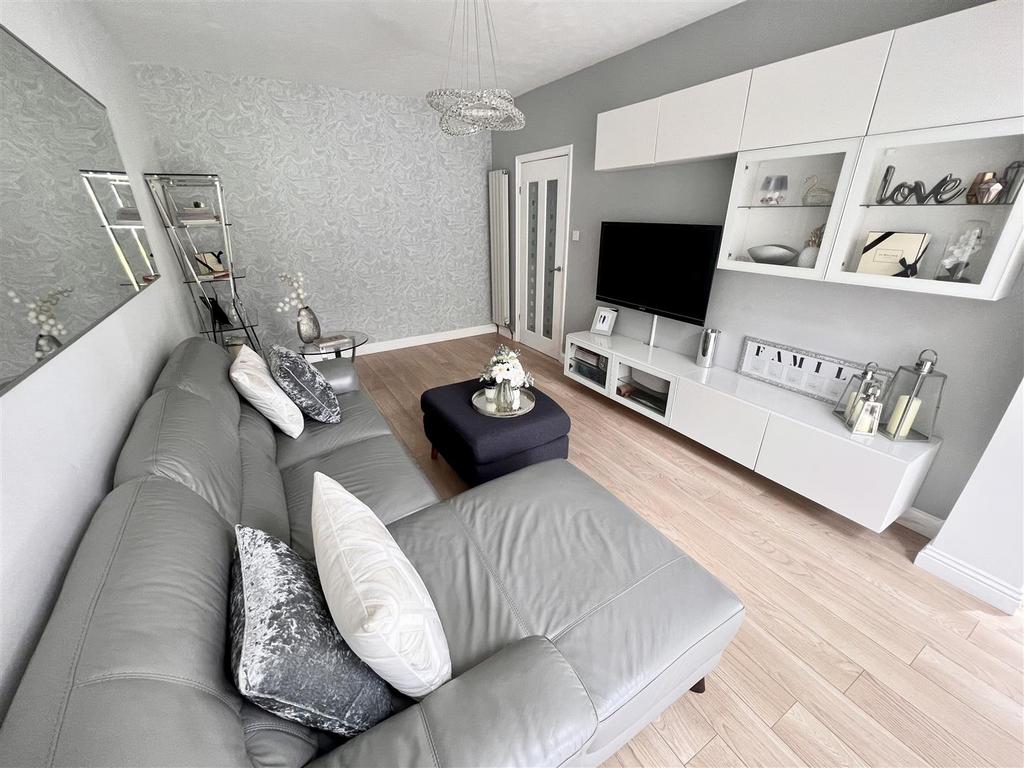 Extended living/dining room