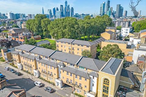 10, Ebony House Buckfast Street, London, E2 6GJ