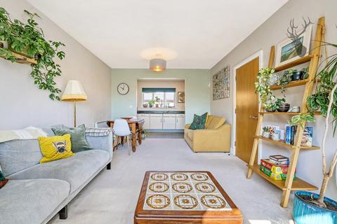 10, Ebony House Buckfast Street, London, E2 6GJ