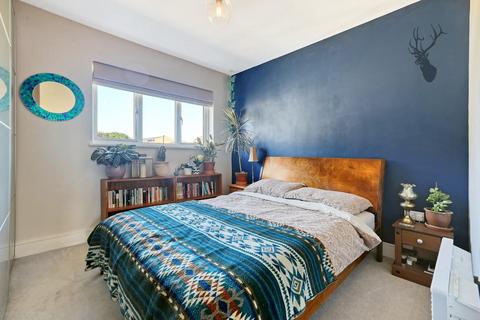 10, Ebony House Buckfast Street, London, E2 6GJ