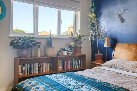 10, Ebony House Buckfast Street, London, E2 6GJ