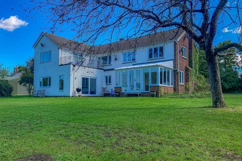 5 bedroom detached house for sale, 4 Mangapp Chase, Burnham-On-Crouch