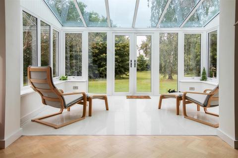 Oak House, 4 Mangapp Chase, Burnham-on-crouch, CM0 8QQ