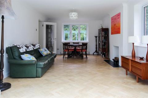 Oak House, 4 Mangapp Chase, Burnham-on-crouch, CM0 8QQ
