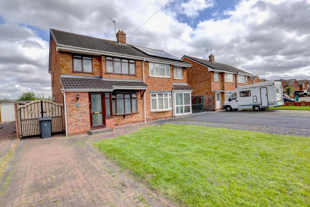 Malvern Avenue, Stockingford, Nuneaton 3 bed semidetached house £