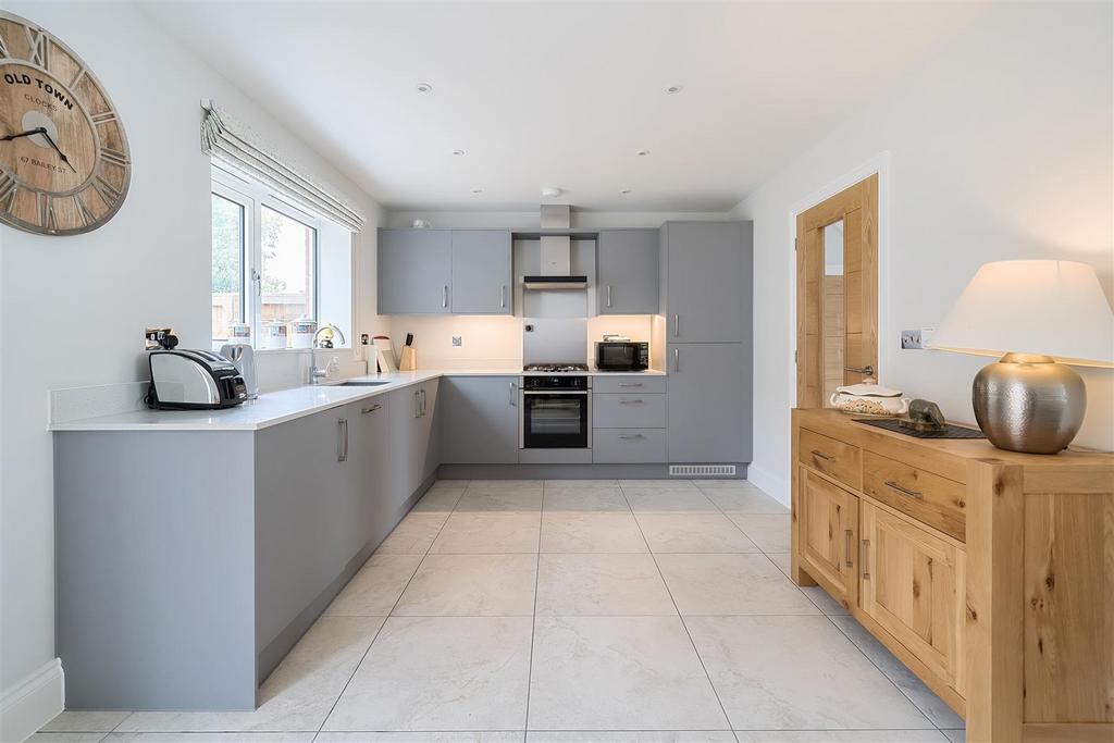 Bath Road, Devizes 2 bed semidetached house for sale £300,000