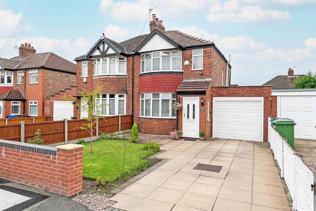 Malpas Drive, Great Sankey, Warrington 2 bed semidetached house £230,000