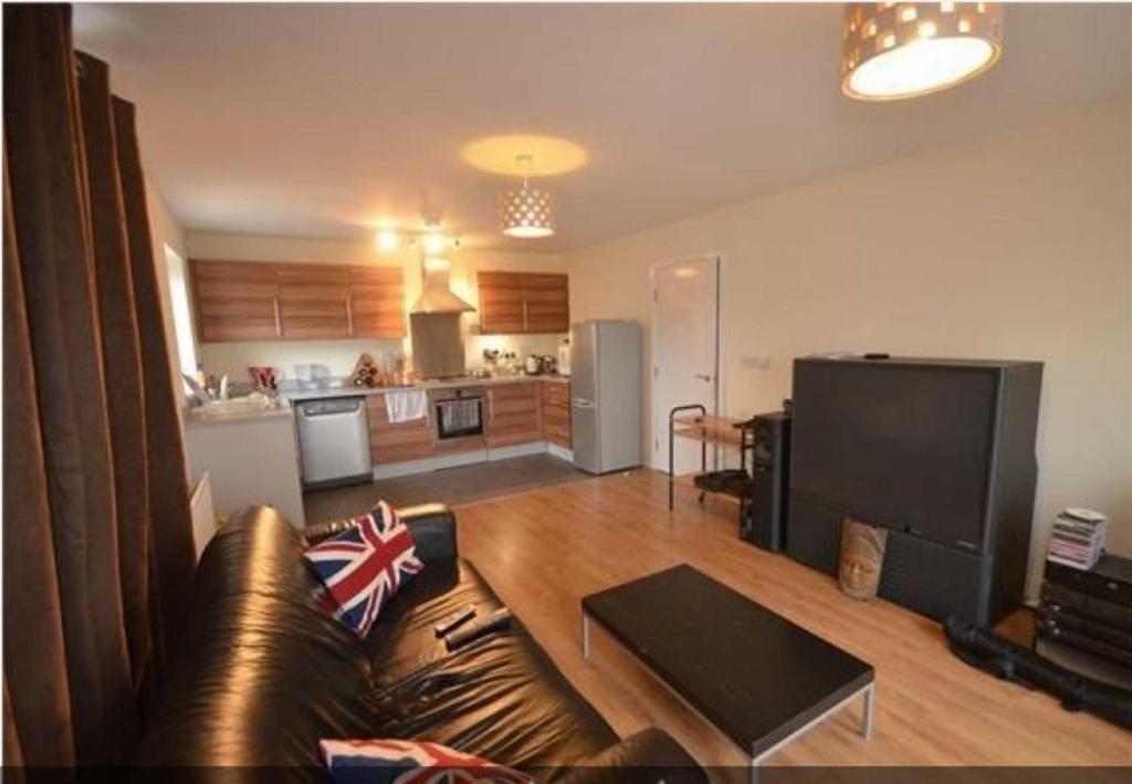Domus Court, Fortune Avenue, Edgware... 2 bed apartment to rent £