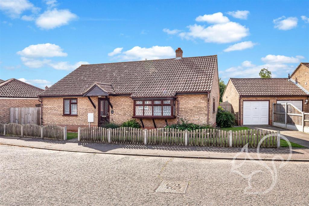 Trinity Close, West Mersea Colchester... 2 bed detached bungalow £400,000