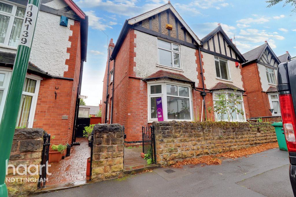 Rolleston Drive, Lenton 3 bed semidetached house £220,000