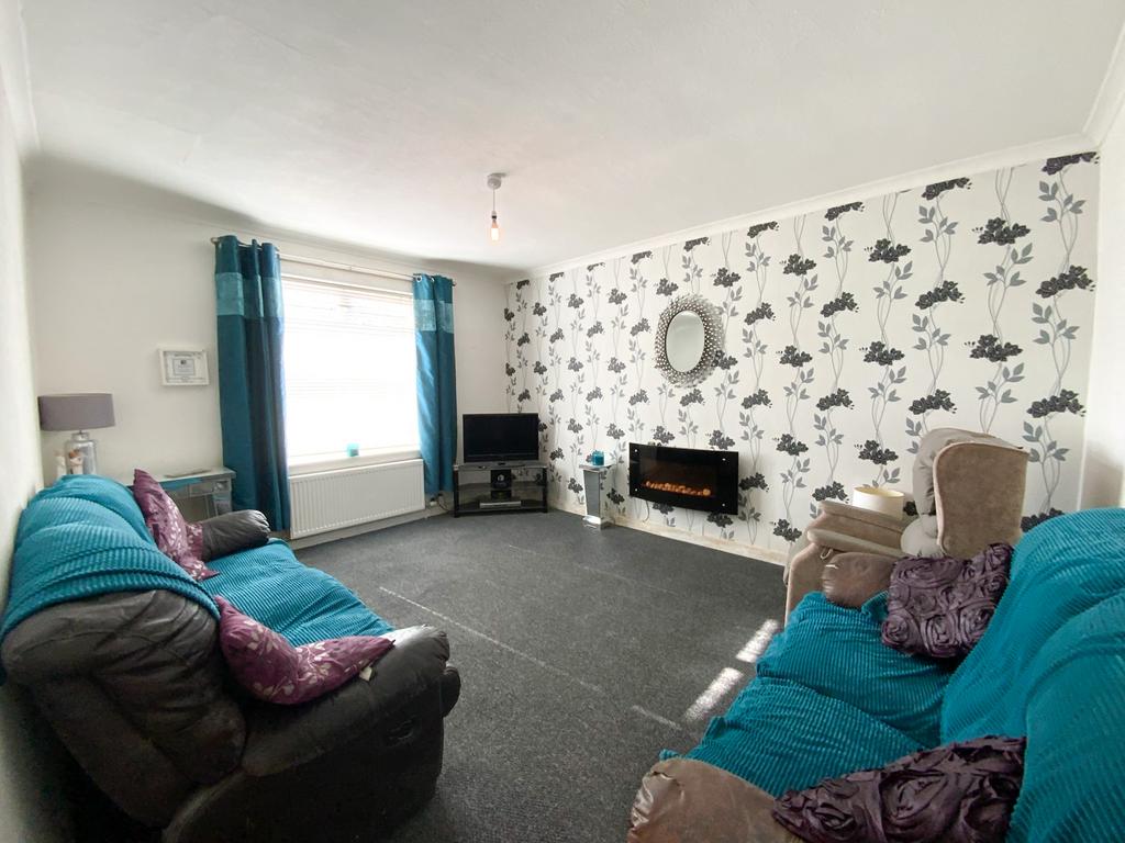Smith Drive, Saltcoats KA21 2 bed ground floor flat £34,000
