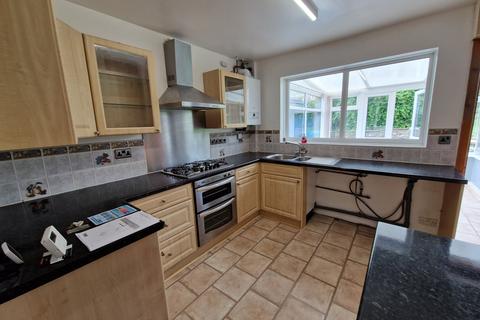 2 bedroom semi-detached house to rent, Erlesmere Close, Oldham, OL4