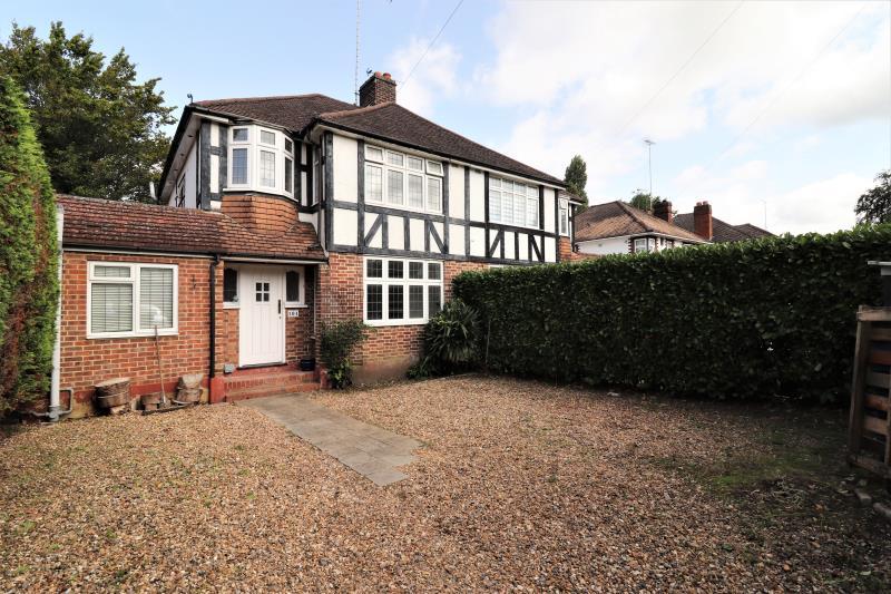Oriental Road, Woking, GU22 7AS 3 bed semidetached house £2,600 pcm